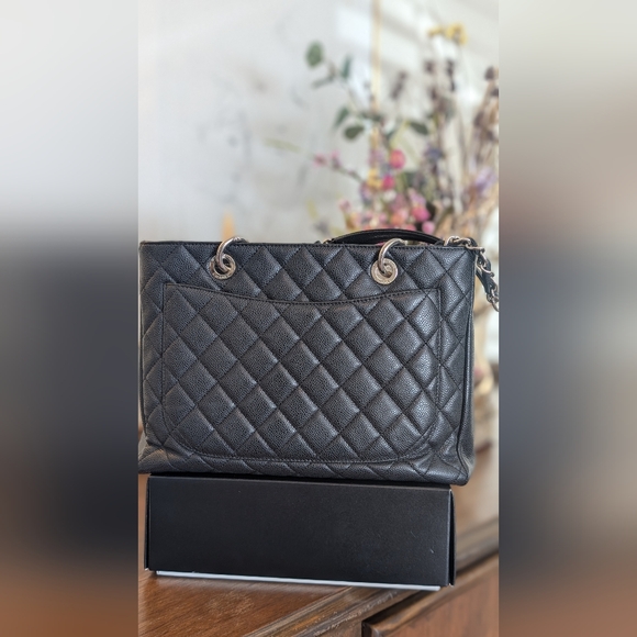 Chanel GRAND shopping caviar tote - Picture 6 of 15